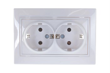 Розетка LEZARD MIRA 701-0202-127, двухместная, встраиваемая, белая, с заземлением 18430 - фото 102993