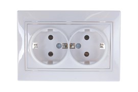 Розетка LEZARD MIRA 701-0202-127, двухместная, встраиваемая, белая, с заземлением 18430