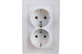 Розетка UNIVersal Бриллиант, двухместная, встраиваемая, белая, с заземлением, с защитными шторками 21746